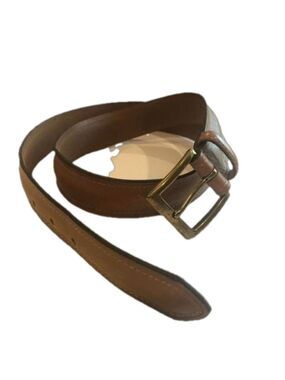 Dockers Size 38 light brown leather belt. Classic wardrobe staple gold hardware